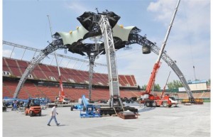 Stampede Crane - U2 360 tour stage