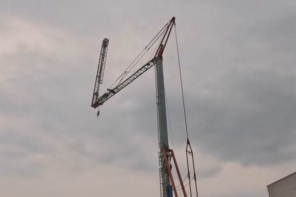 Watch the San Marco SMH420 come to life in this fast-paced time-lapse as Bigfoot Crane Company coordinates a precise, efficient crane erection on site.